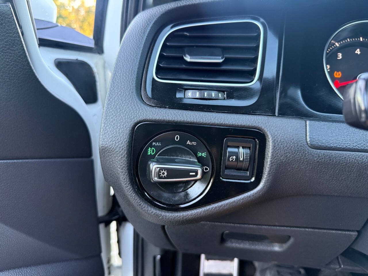 Used 2015 Volkswagen GTI SE w/ Lighting Package (SEL) FWD image 16