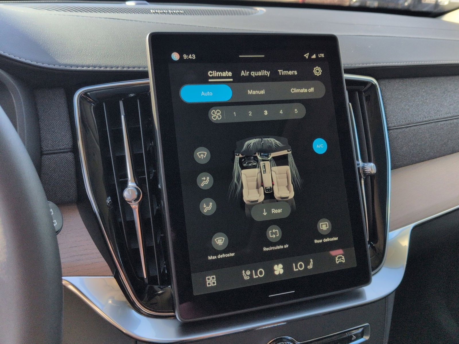 New 2026 Volvo XC90 B6 Plus w/ Protection Package Premier image 21