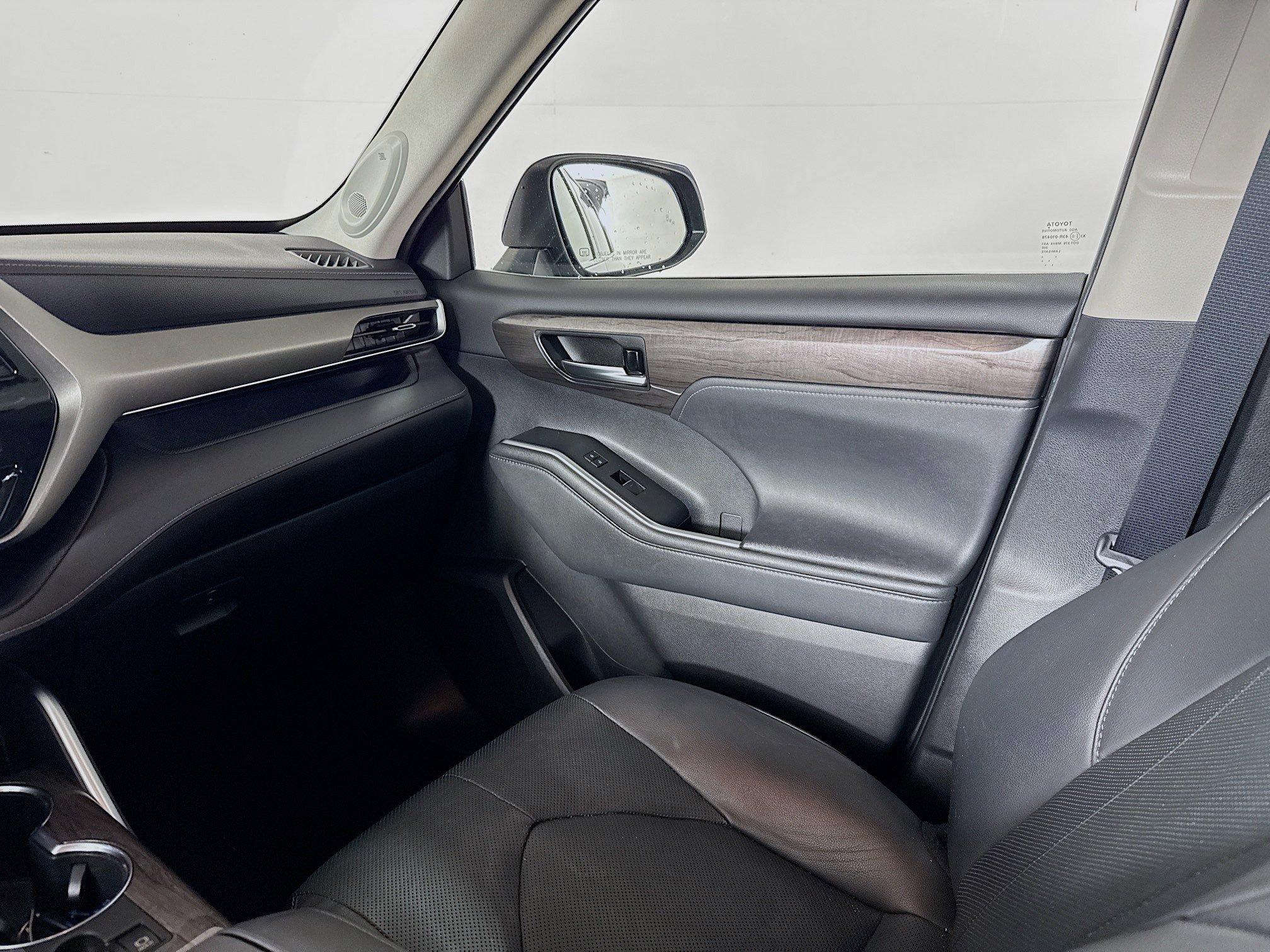 Used 2021 Toyota Highlander Limited FWD image 29