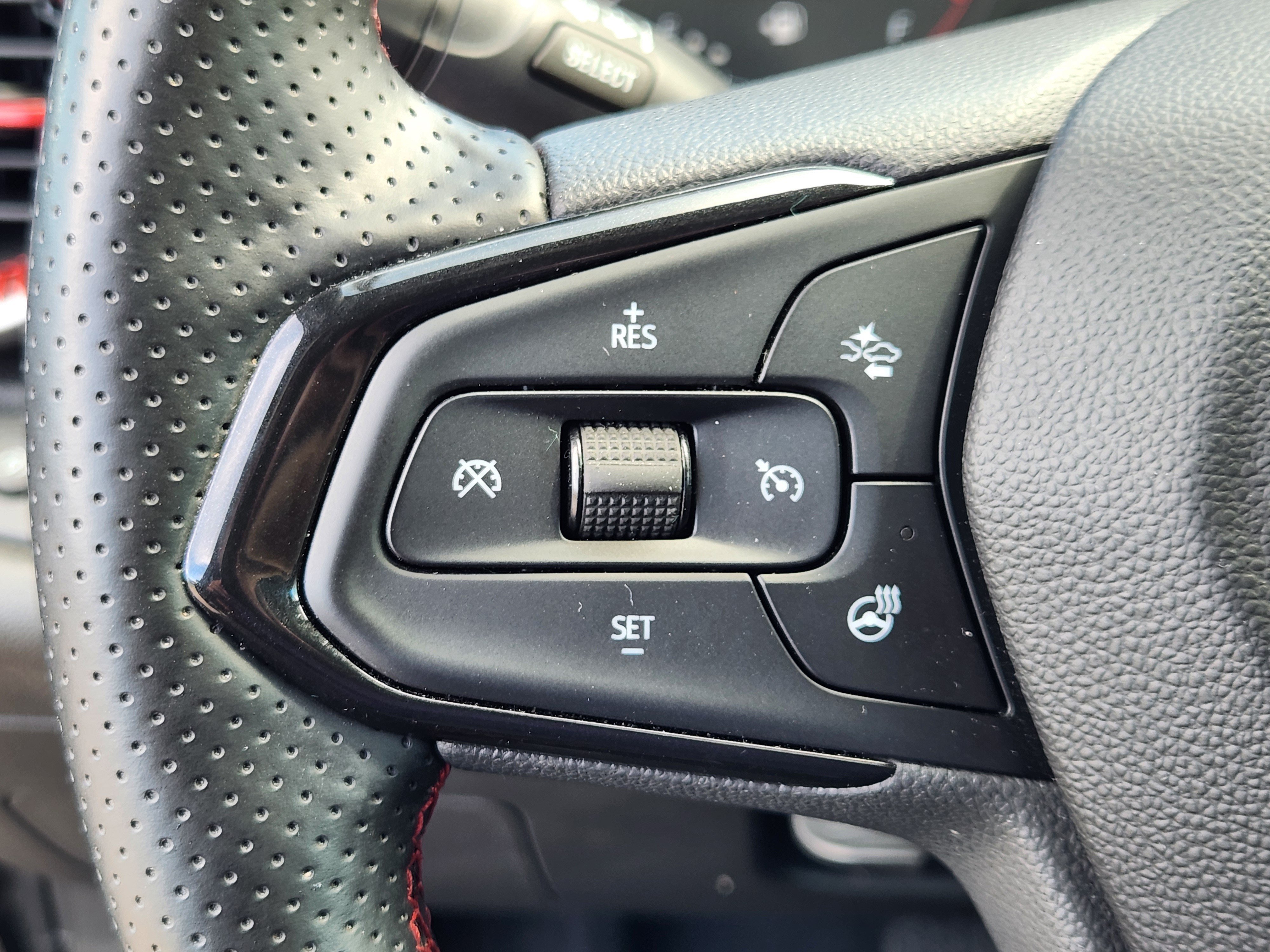 Used 2024 Chevrolet Trax RS w/ Sunroof Package FWD image 22