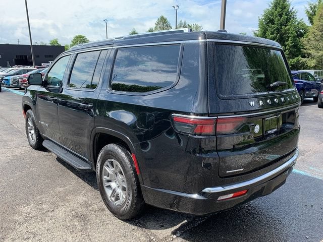 Used 2023 Jeep Wagoneer 4WD image 3