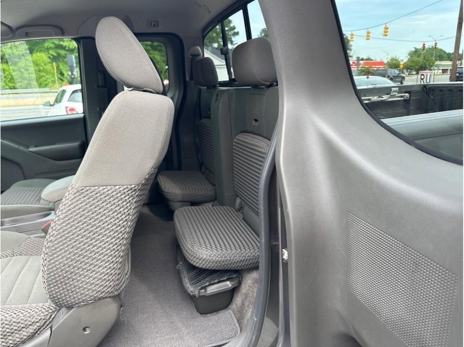 Used 2016 Nissan Frontier SV w/ SV Value Truck Package AWD/4WD image 10