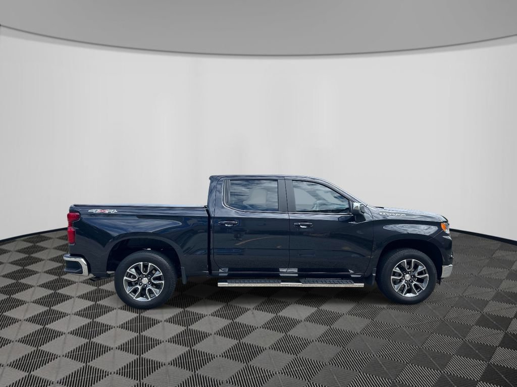 Used 2024 Chevrolet Silverado 1500 LT AWD/4WD image 7
