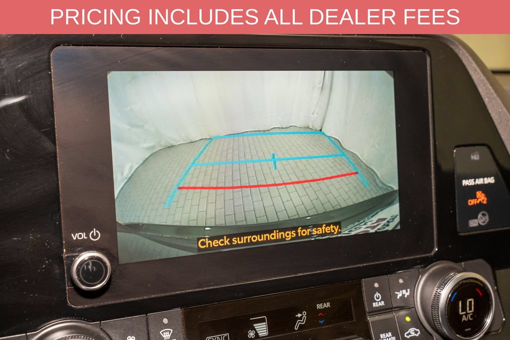 Used 2025 Toyota Highlander LE FWD image 15