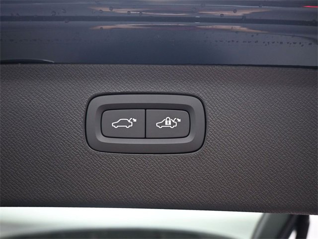 New 2026 Volvo XC90 B6 Plus w/ Protection Package Premier image 32