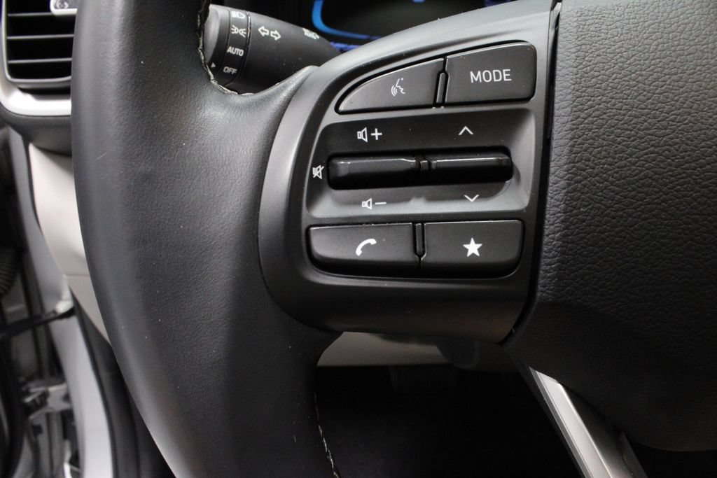 Used 2023 Hyundai Venue SEL FWD image 26