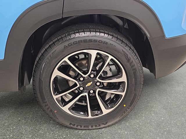 Used 2025 Chevrolet TrailBlazer LT AWD/4WD image 32