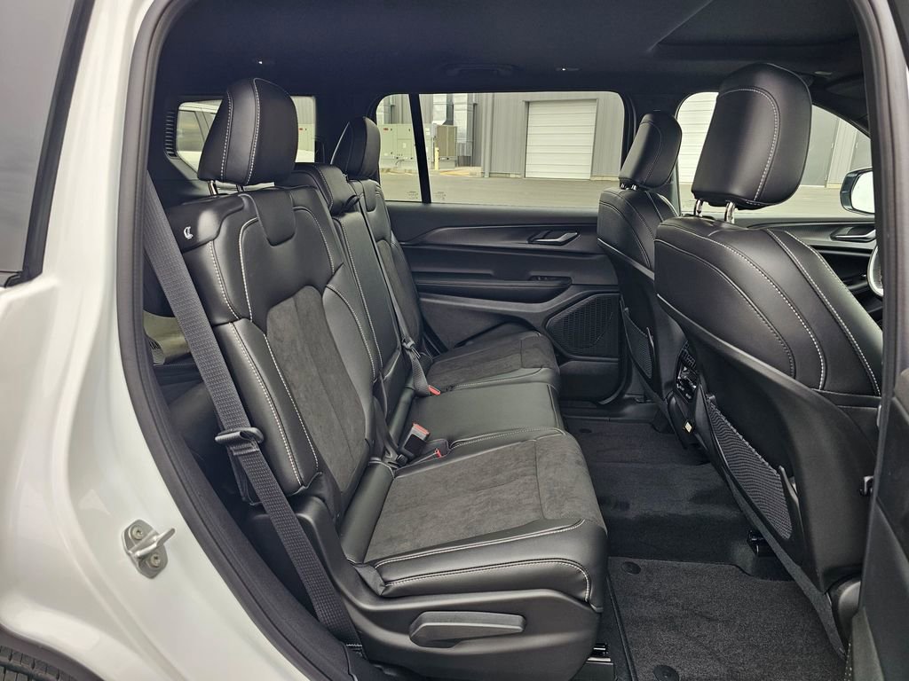 New 2025 Jeep Grand Cherokee L Altitude AWD/4WD image 14