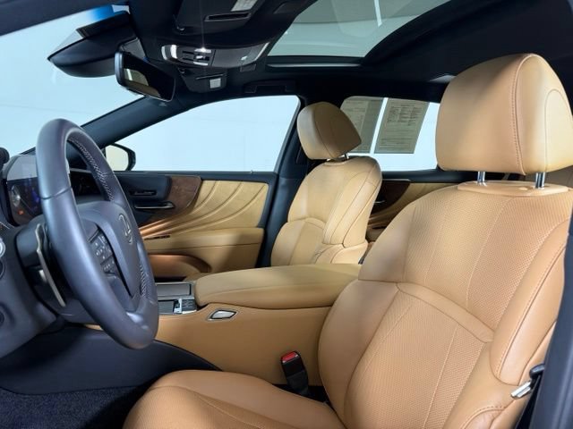 Used 2022 Lexus LS 500 w/ Accessory Package (Z2) RWD image 5