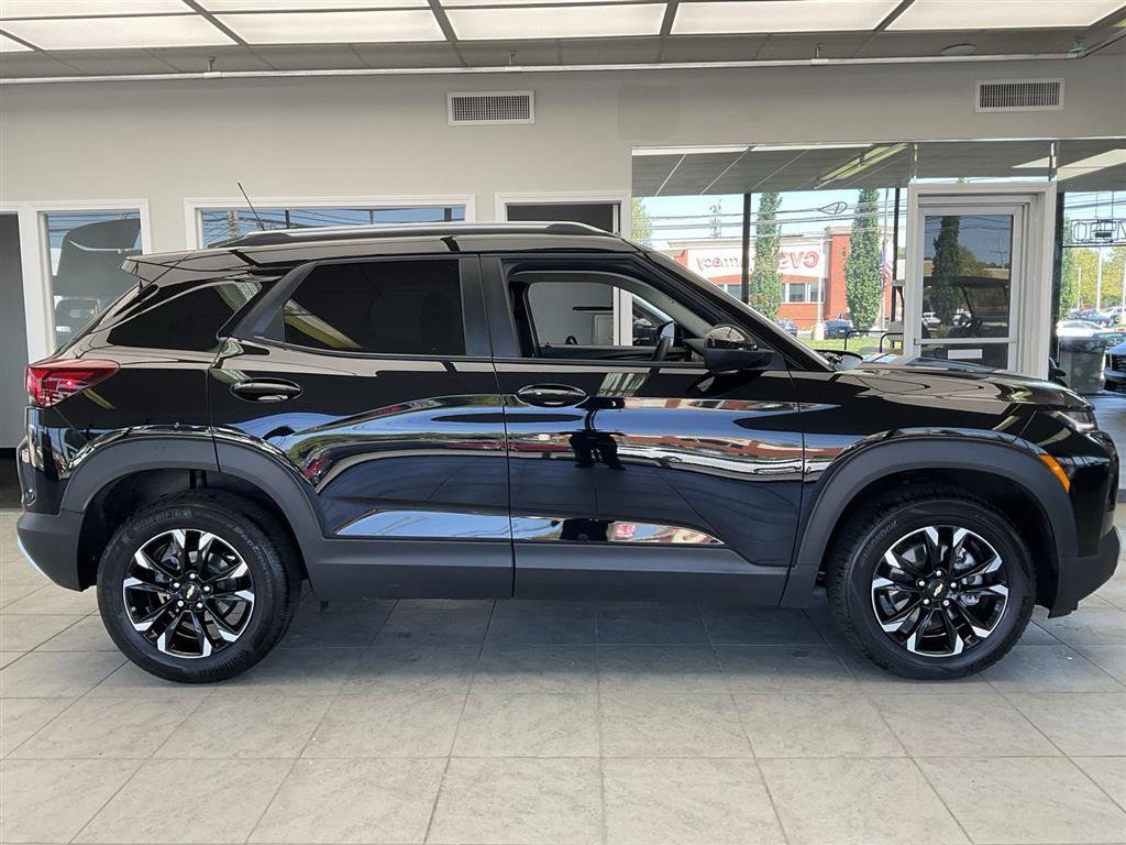 Used 2022 Chevrolet TrailBlazer LT w/ Driver Confidence Package image 5