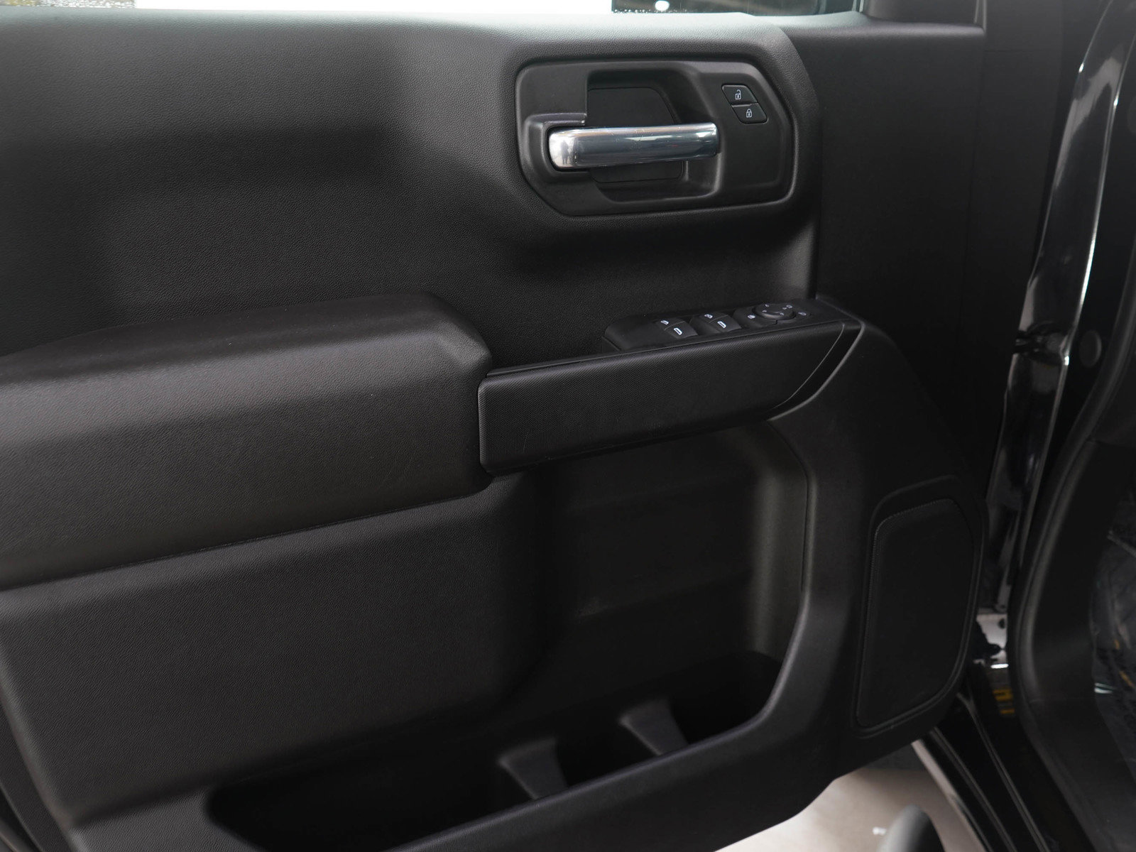 Used 2024 Chevrolet Silverado 1500 Custom w/ Turbomax Blackout Package image 24