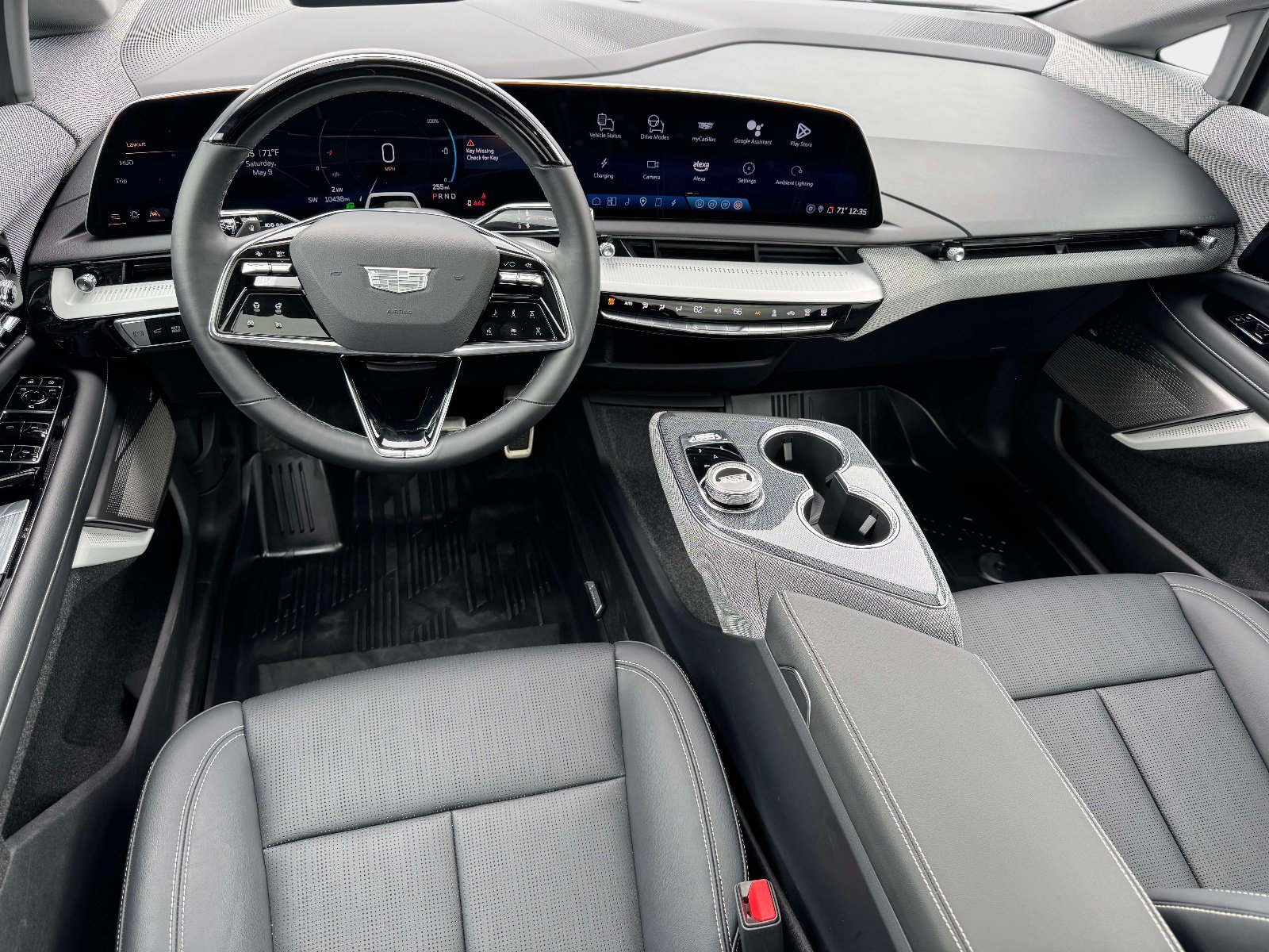 Certified 2025 Cadillac Optiq Luxury 2 w/ LPO, Floor Liner Package AWD/4WD image 2