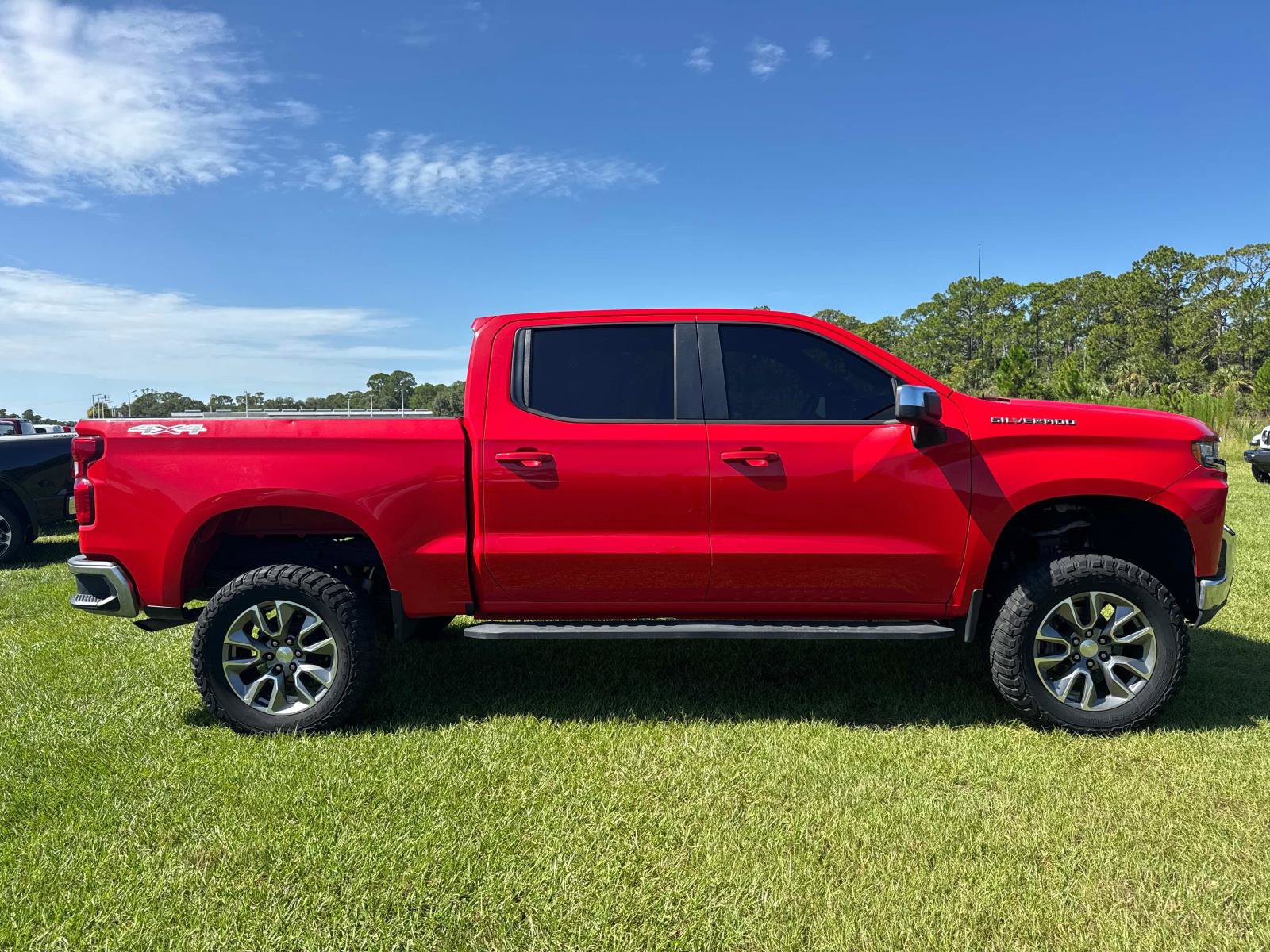 Used 2020 Chevrolet Silverado 1500 LT AWD/4WD image 2