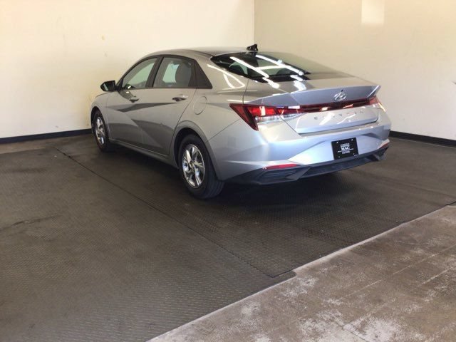 Used 2021 Hyundai Elantra SE FWD image 4