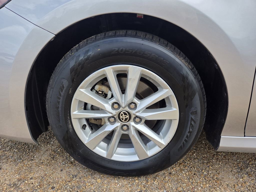 Used 2025 Toyota Camry LE image 26