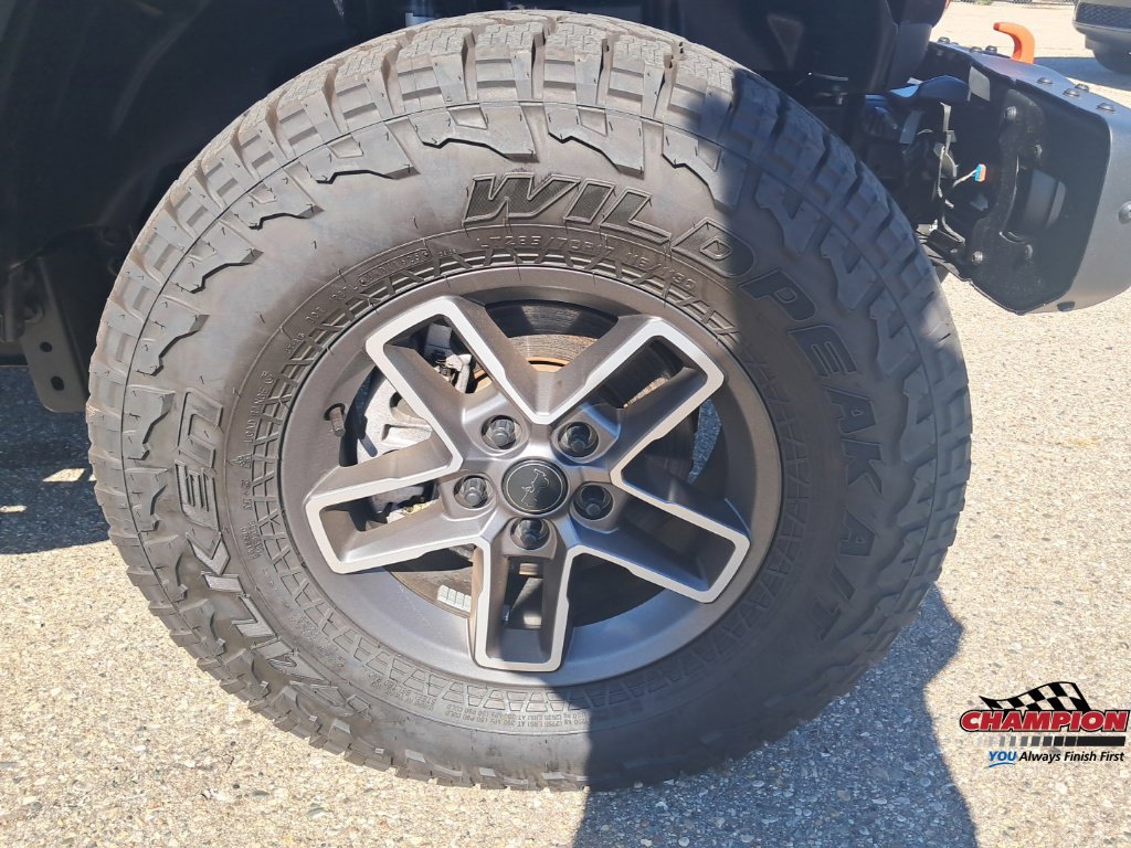 Used 2025 Jeep Gladiator Mojave AWD/4WD image 17