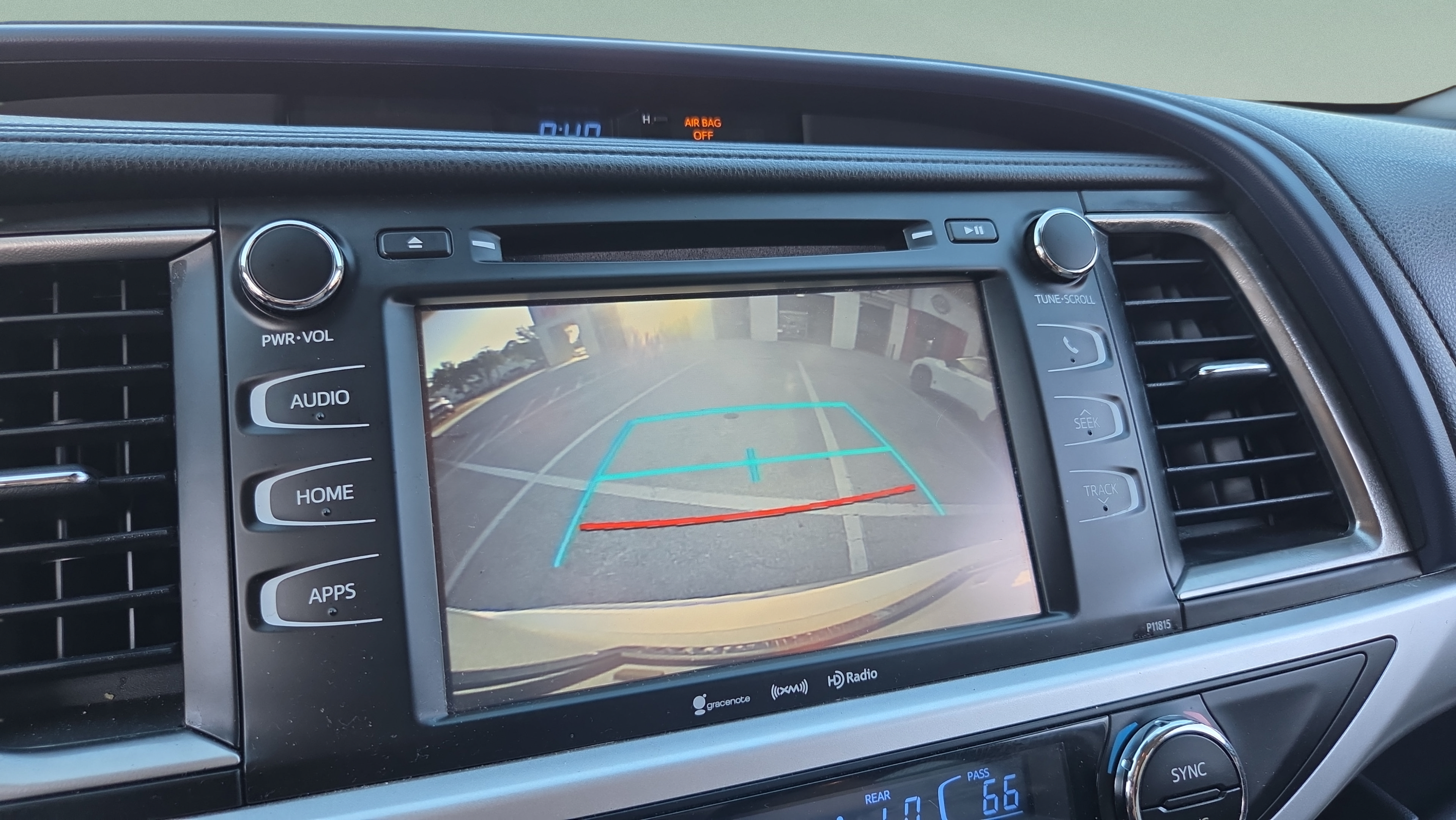 Used 2019 Toyota Highlander Plus FWD image 18