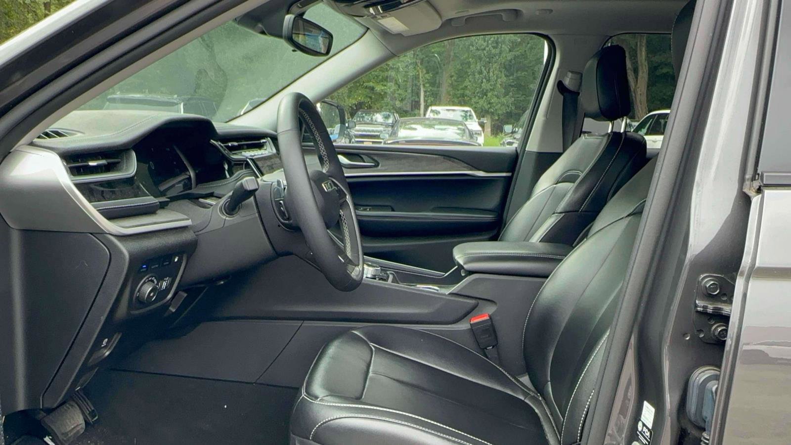 Used 2023 Jeep Grand Cherokee 4WD 4xe image 15