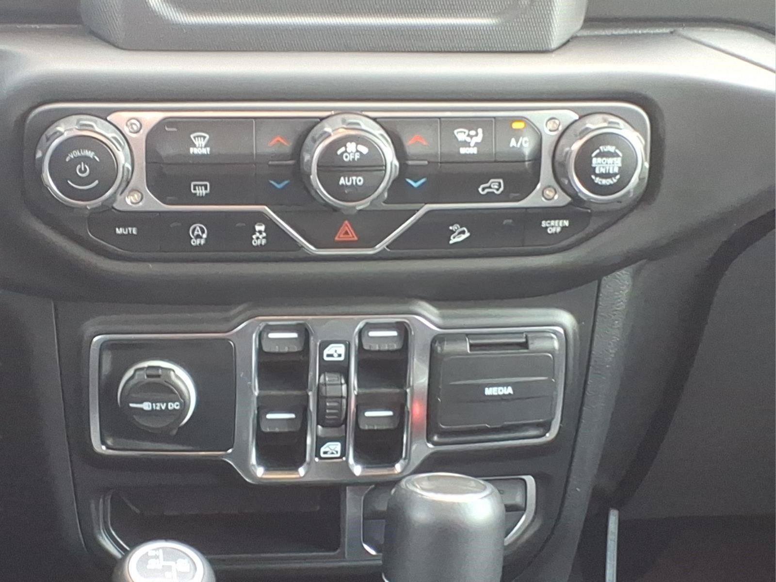Used 2021 Jeep Wrangler Unlimited Sahara w/ LED Lighting Group AWD/4WD image 15