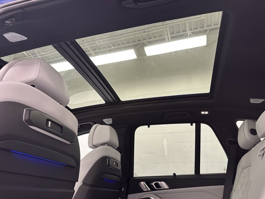 Used 2025 BMW X5 M60i image 40