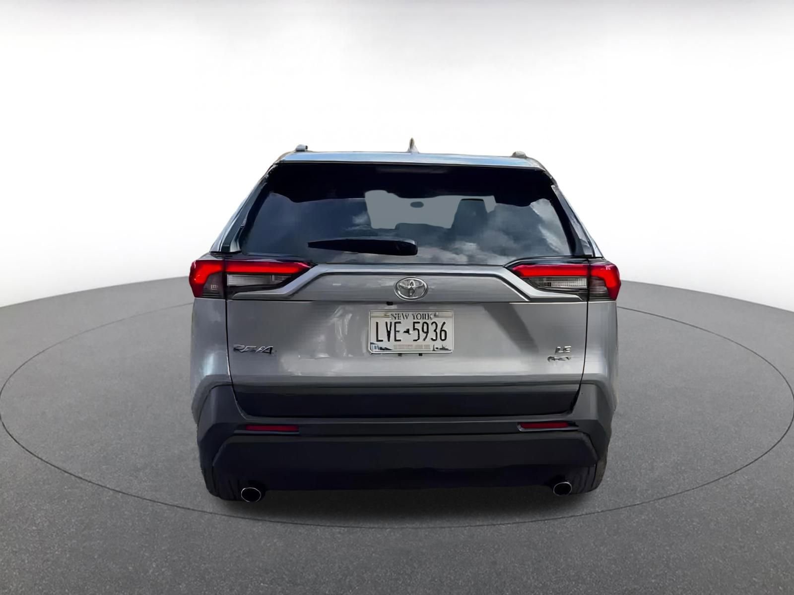 Used 2025 Toyota RAV4 LE image 12