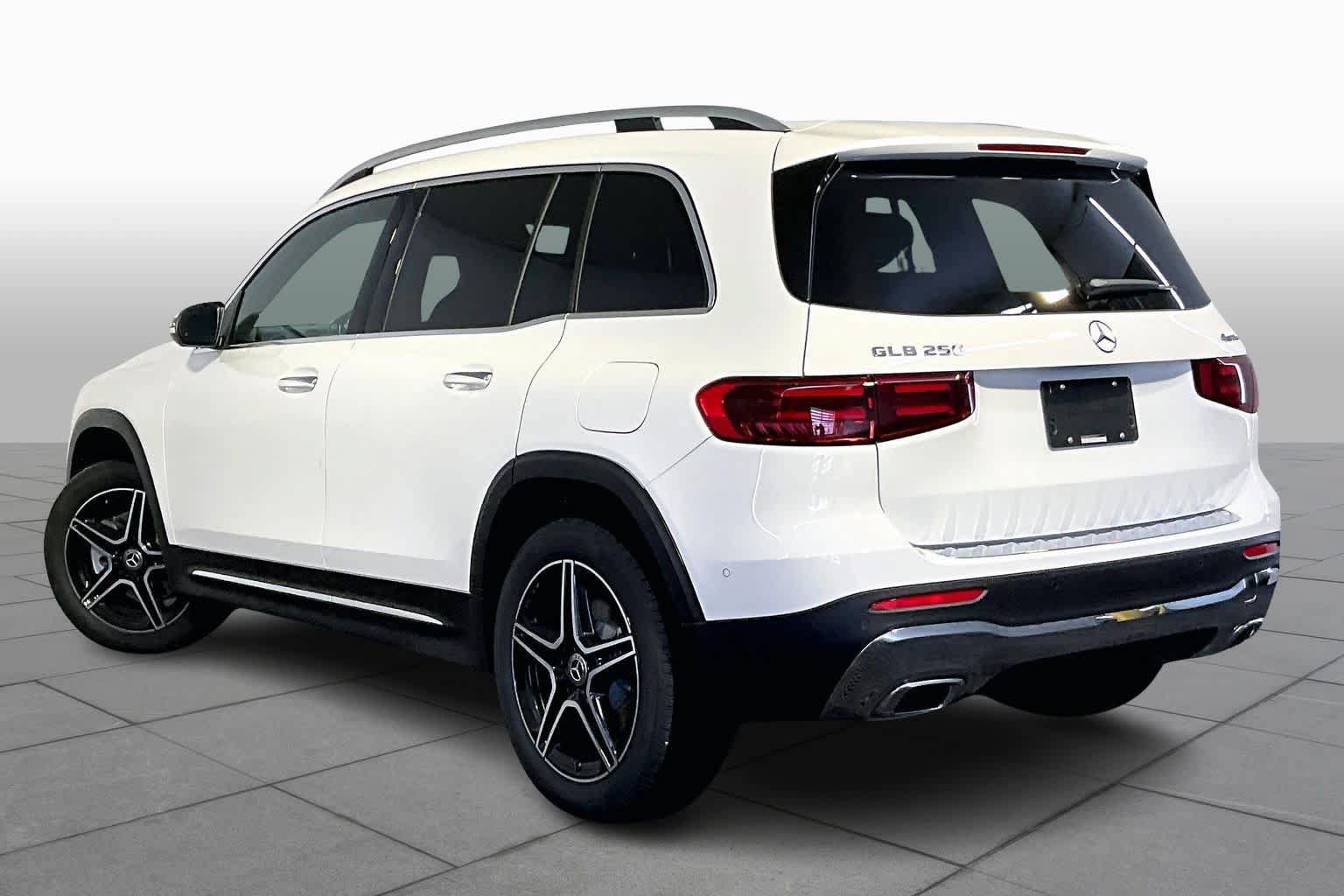 New 2026 Mercedes-Benz GLB 250 4MATIC image 3