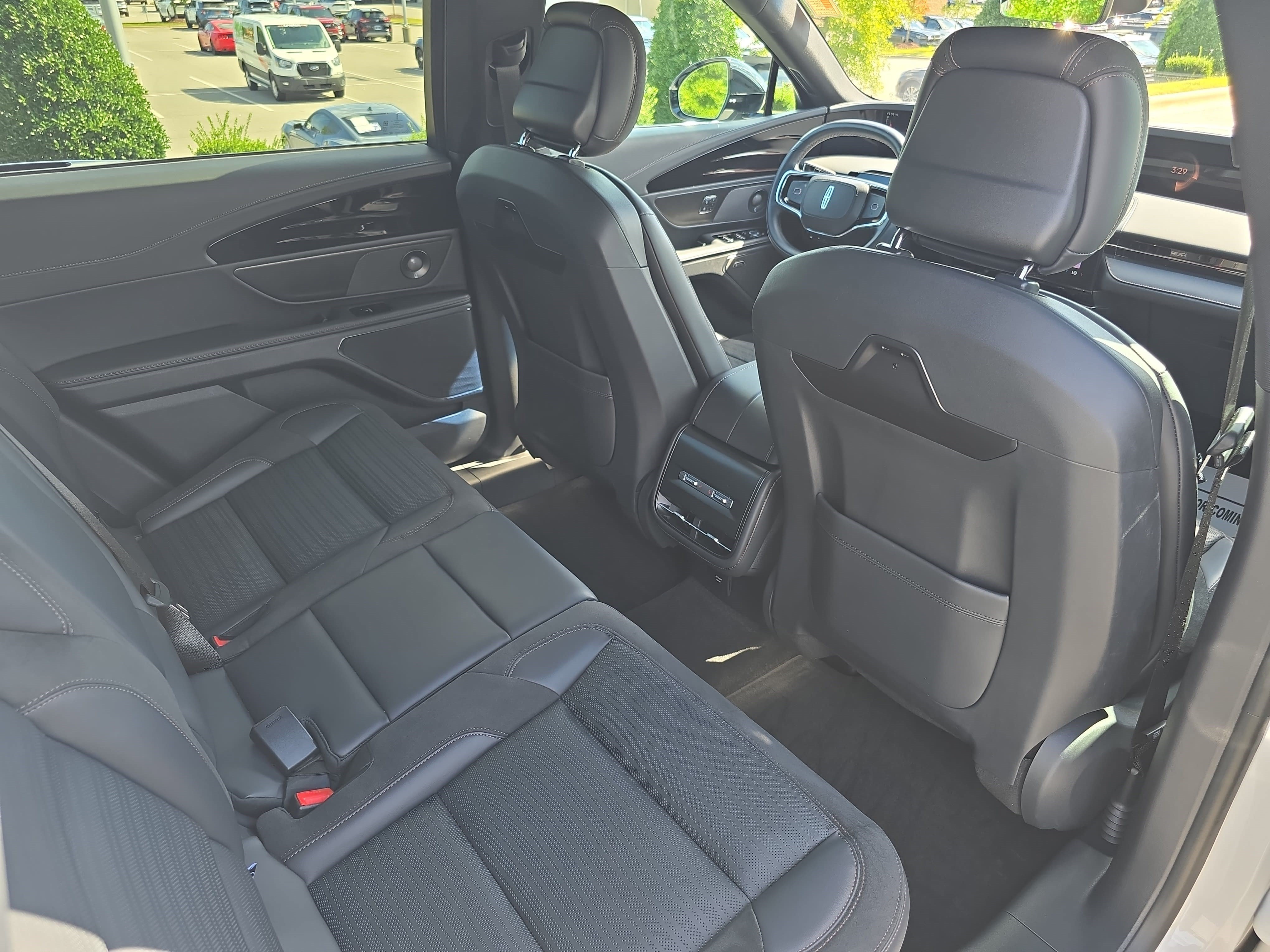Used 2024 Lincoln Nautilus Reserve w/ Equipment Group 202A AWD/4WD image 11