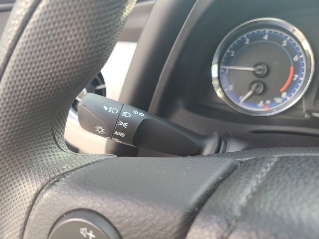 Used 2018 Toyota Corolla LE image 23
