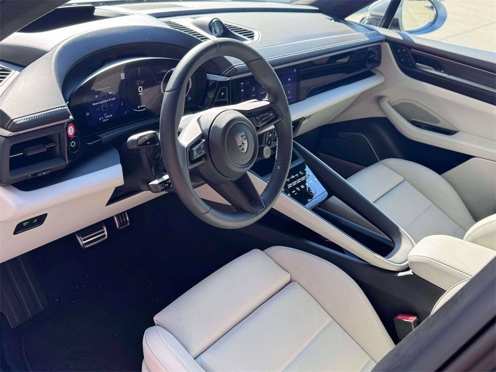 Used 2025 Porsche Macan Turbo Electric AWD/4WD image 4