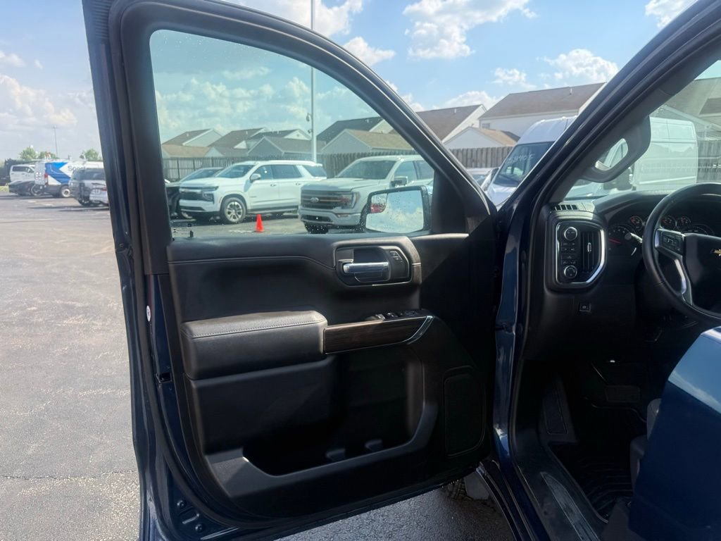 Used 2022 Chevrolet Silverado 1500 LT AWD/4WD image 15