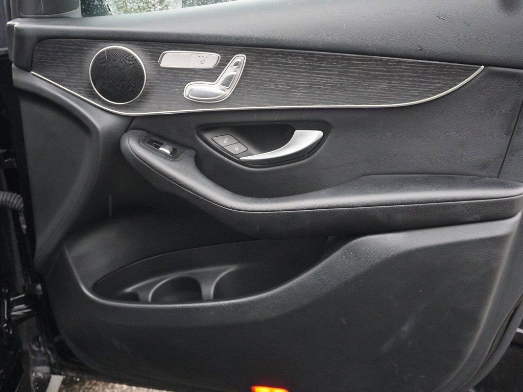 Used 2022 Mercedes-Benz GLC 300 4MATIC w/ Premium Package Lite image 21