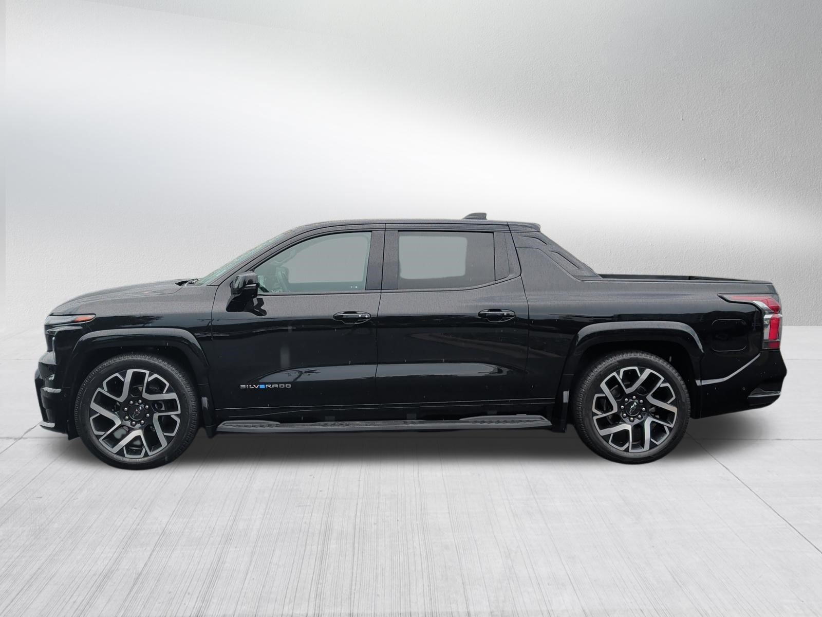 Used 2024 Chevrolet Silverado EV RST AWD/4WD image 4