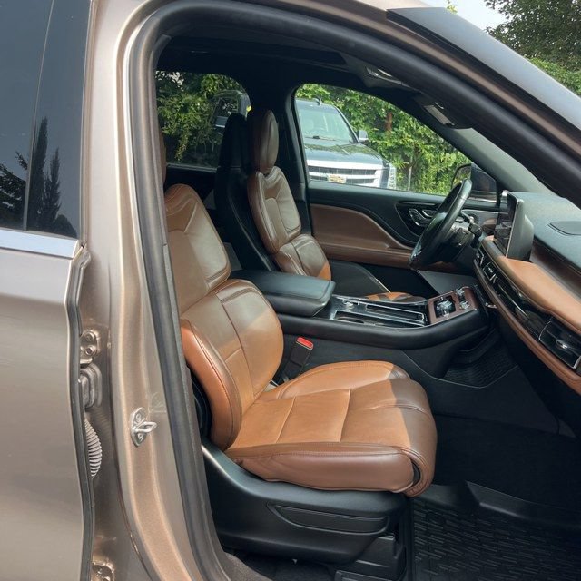 Used 2020 Lincoln Aviator Reserve w/ Equipment Group 201A AWD/4WD image 17