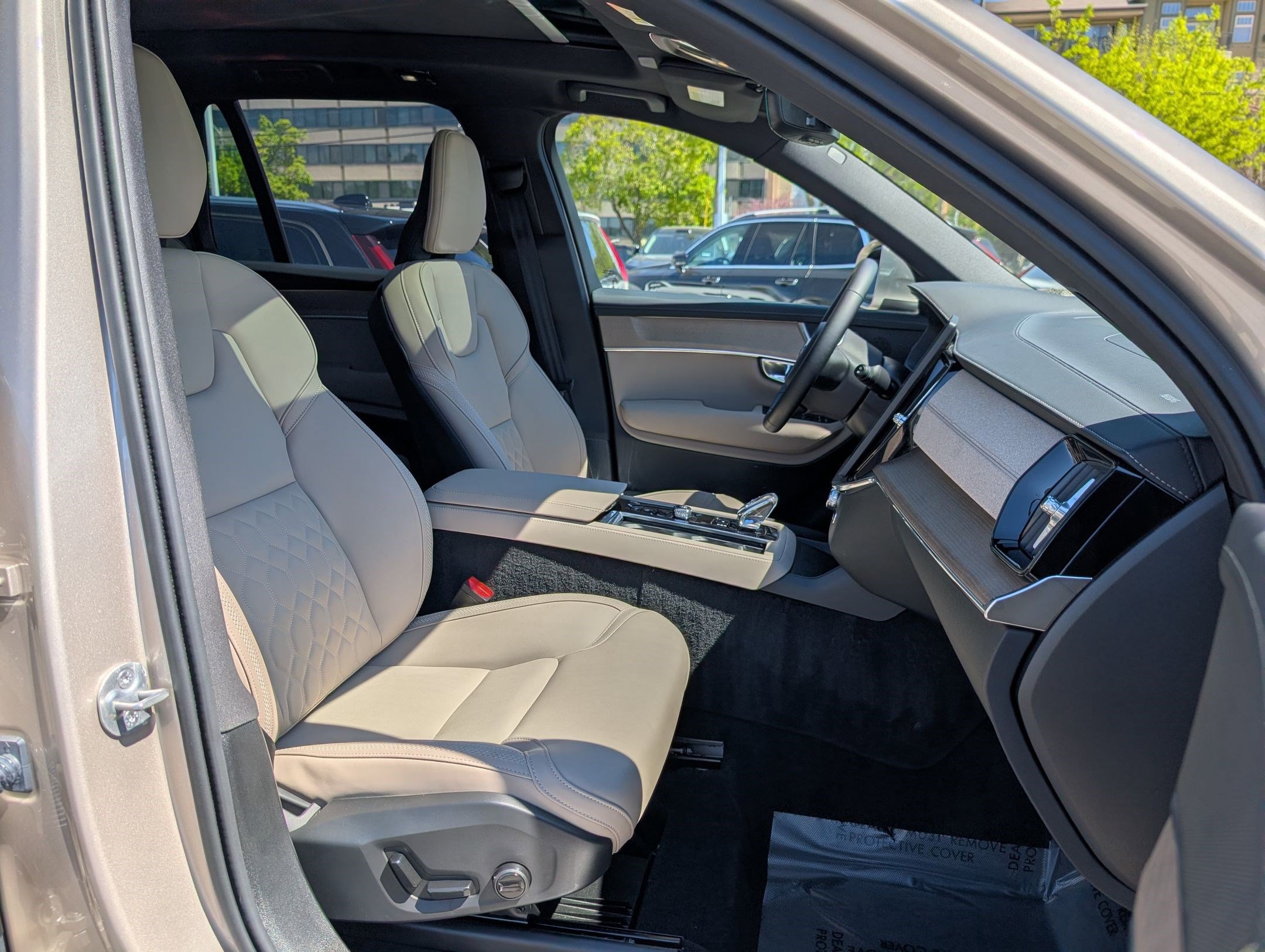 Used 2025 Volvo XC90 T8 Plus AWD/4WD image 31
