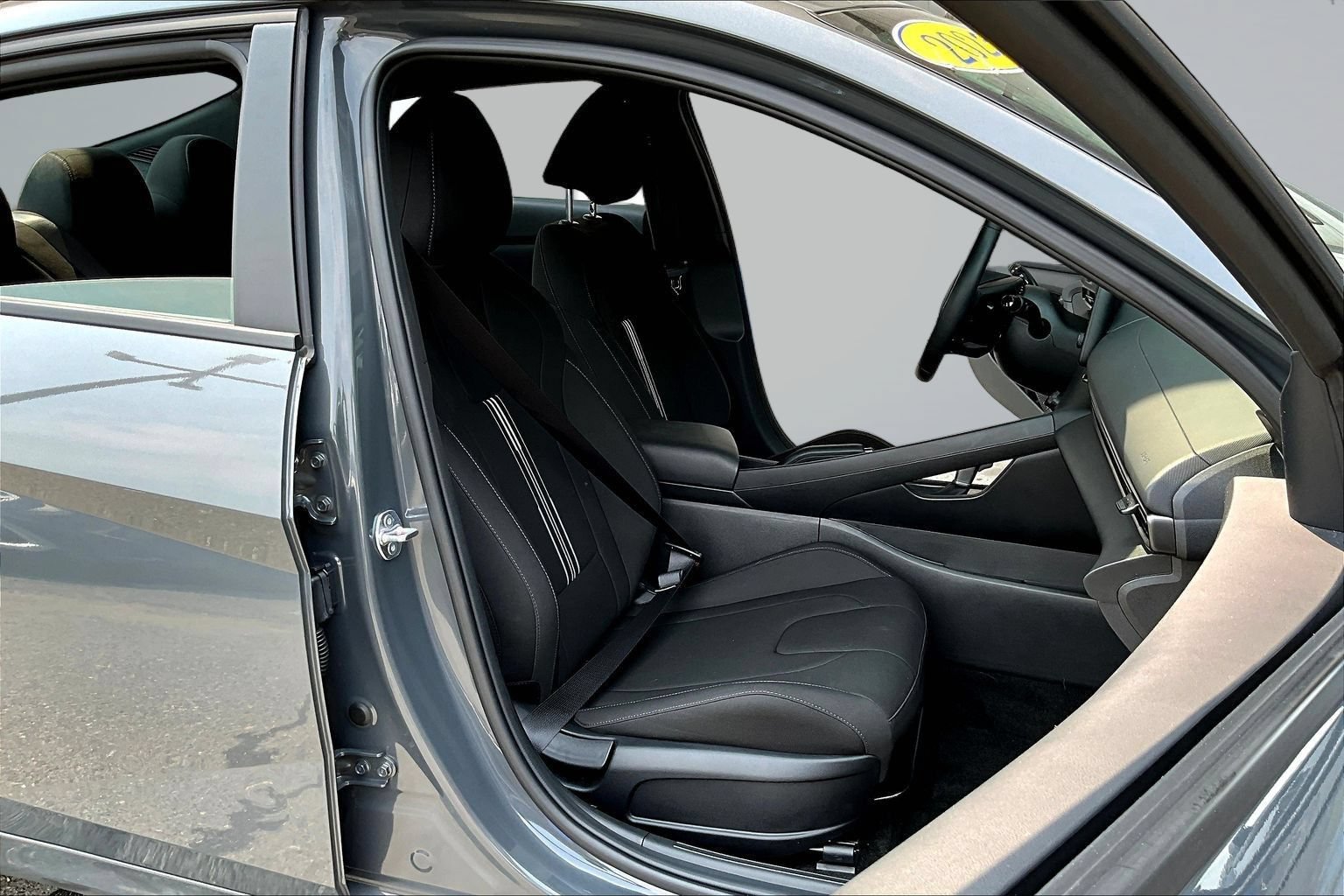 Used 2025 Hyundai Elantra Sport FWD image 27