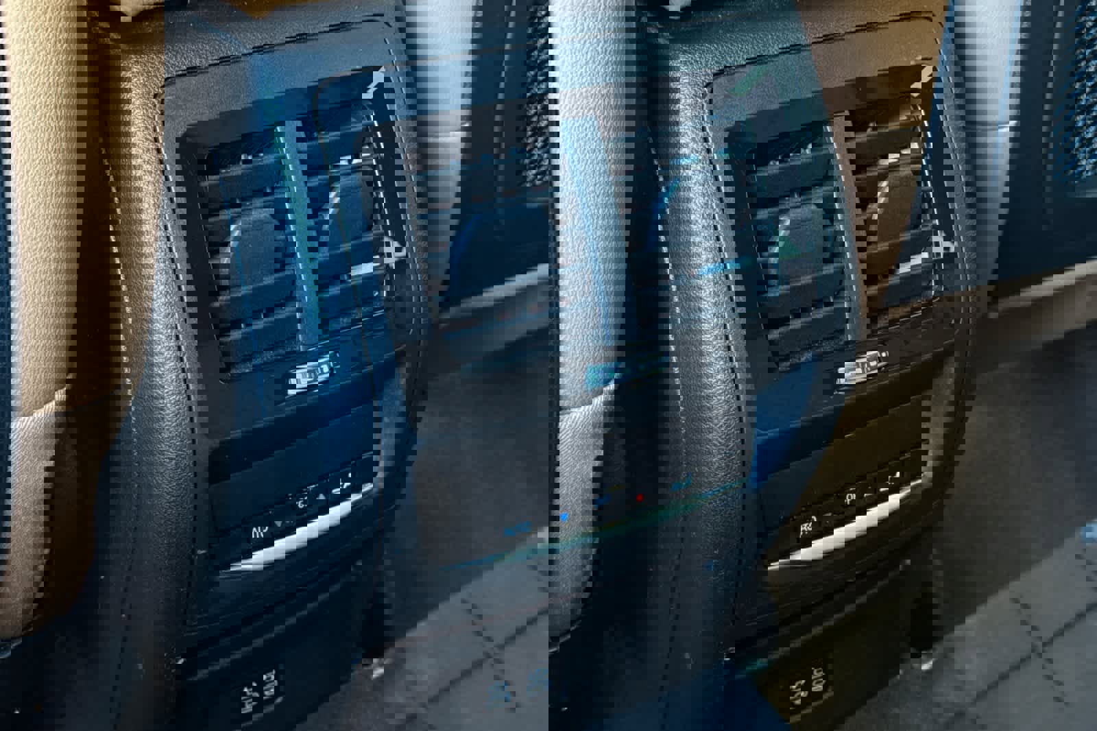 Used 2024 BMW X4 xDrive30i w/ Premium Package image 14