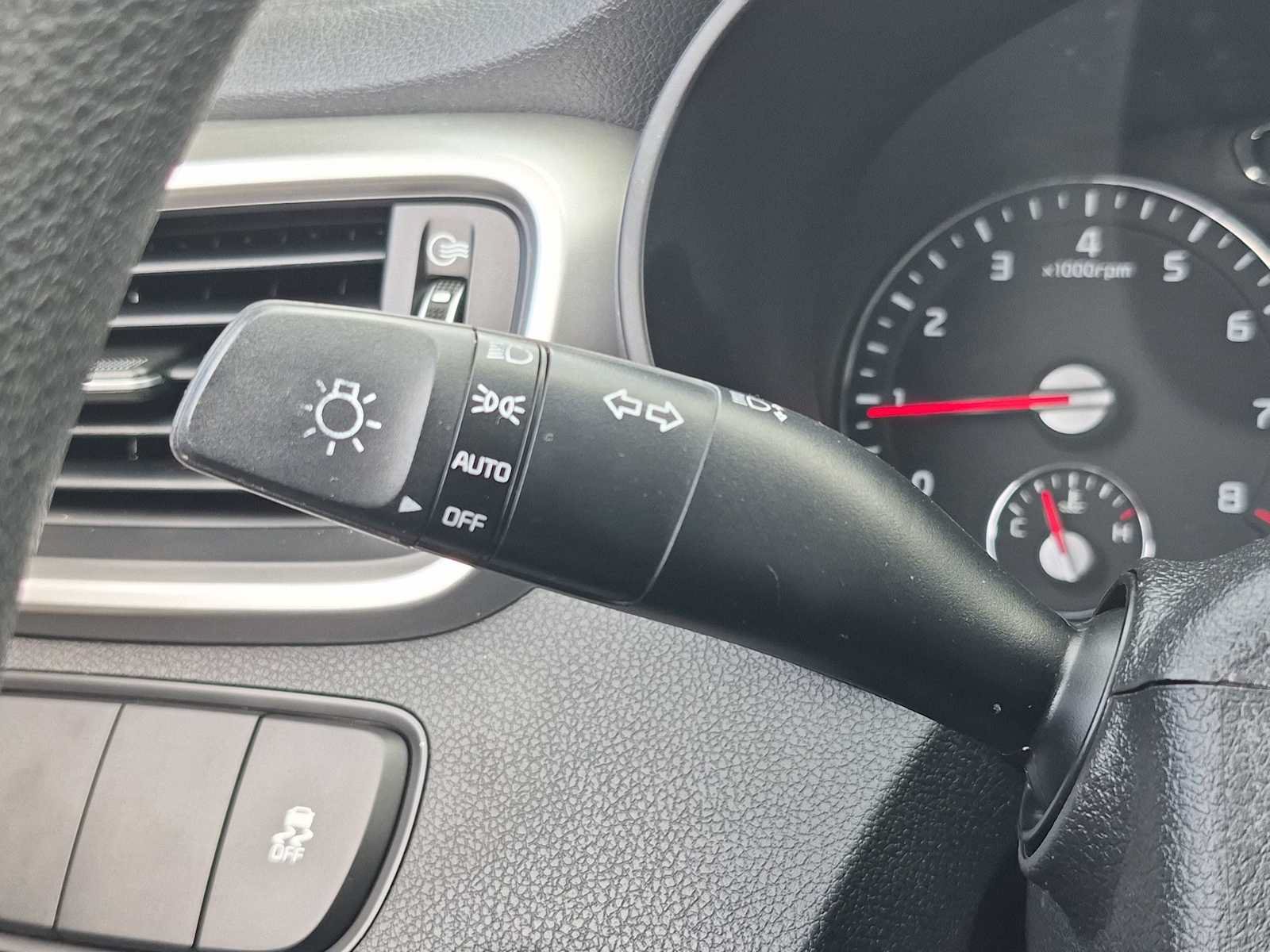 Used 2018 Kia Sorento FWD V6 image 25