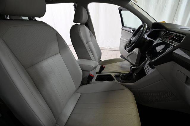 Used 2022 Volkswagen Tiguan SE image 25