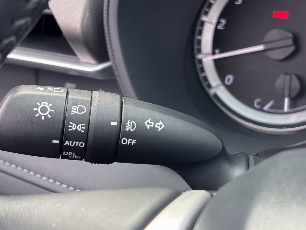Used 2025 Toyota Highlander LE AWD/4WD image 23