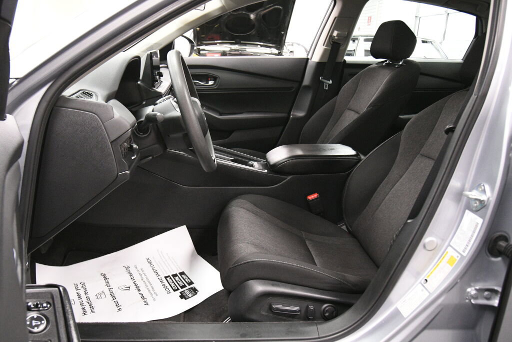 Used 2023 Honda Accord EX image 9