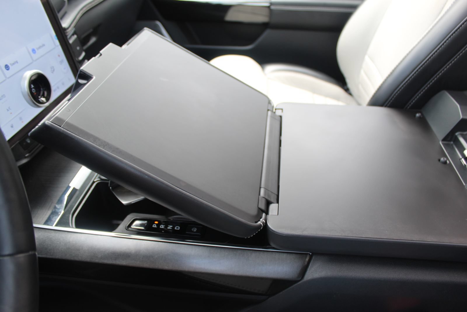 Used 2023 Ford F150 Lightning Platinum AWD/4WD image 40