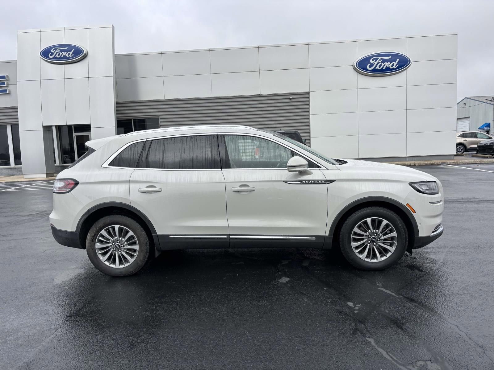 Used 2021 Lincoln Nautilus Reserve image 10