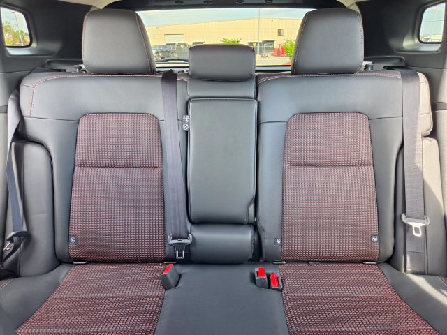 New 2027 Nissan Kicks SR w/ SR Premium Package FWD image 12
