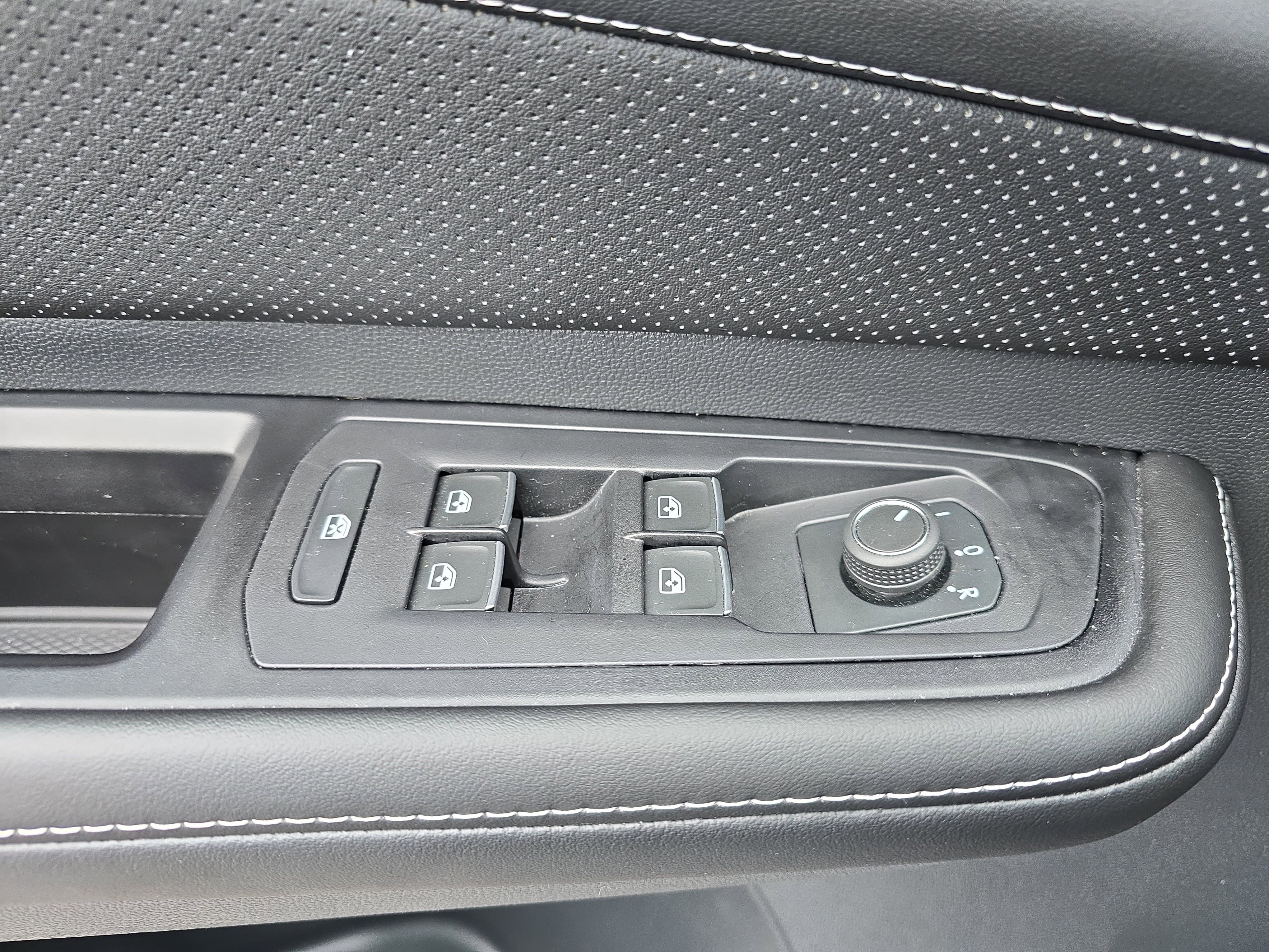 Used 2024 Volkswagen Atlas SE image 25