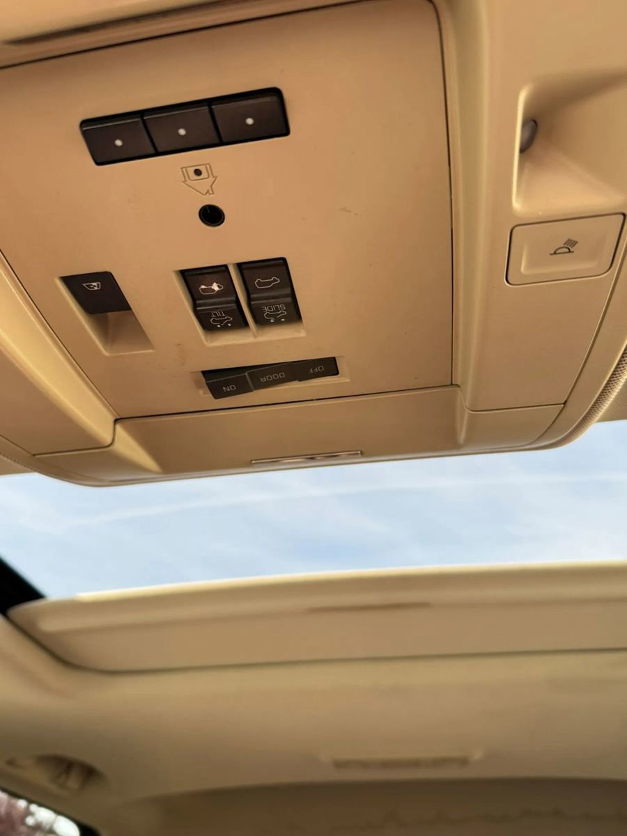 Used 2014 Chevrolet Silverado 1500 High Country image 36