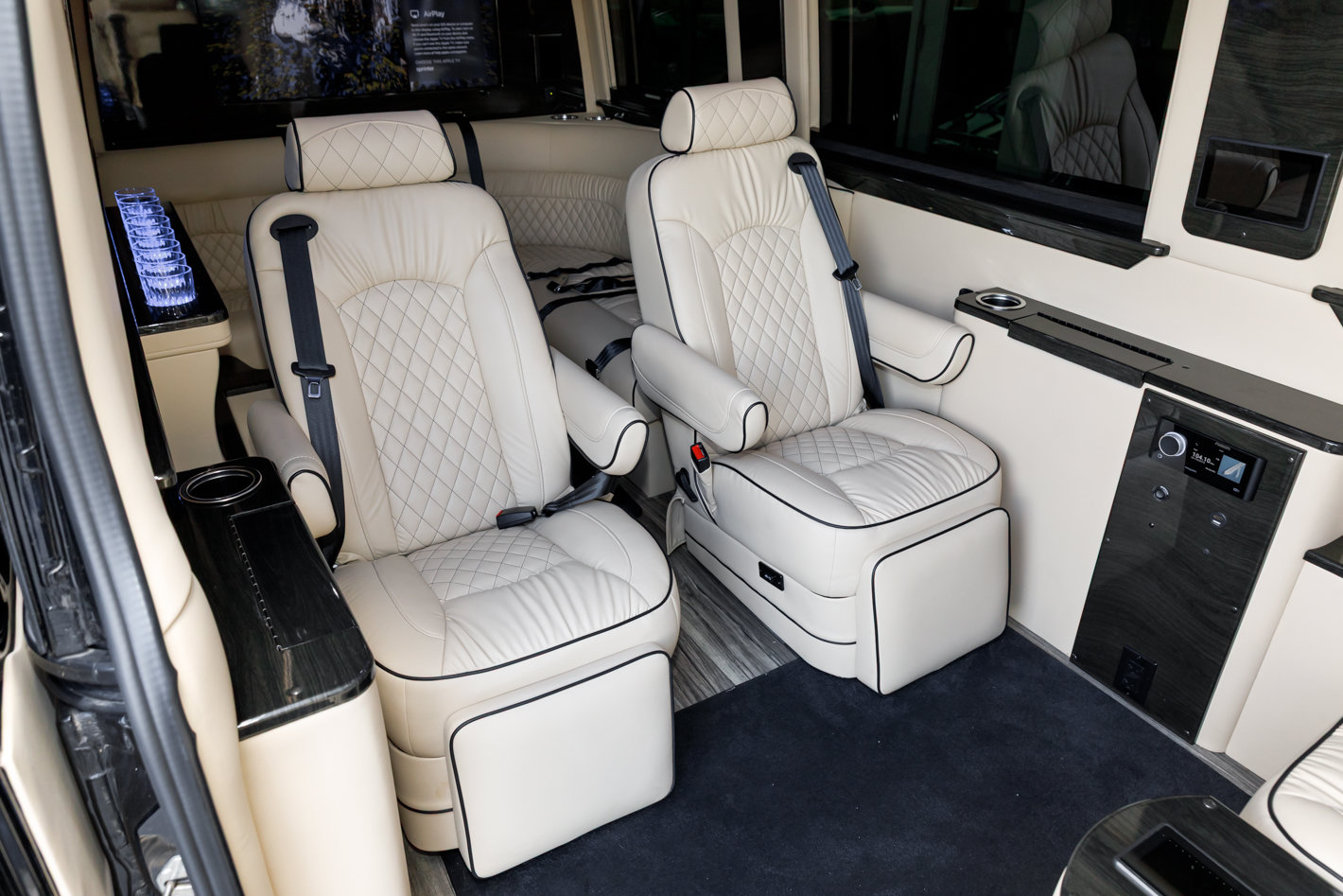 Used 2023 Mercedes-Benz Sprinter 3500 w/ Parking Package image 11