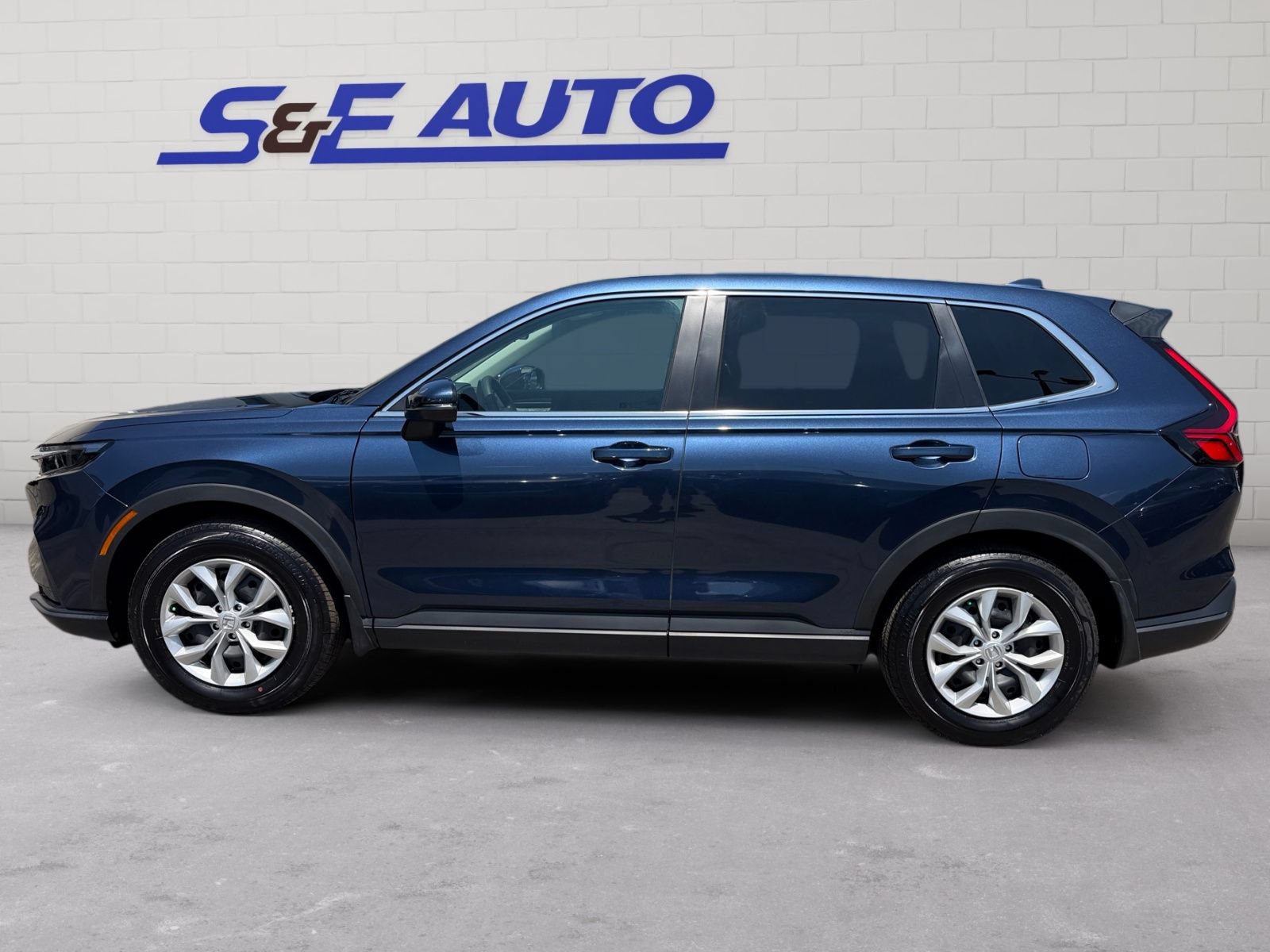 Used 2025 Honda CR-V LX image 2