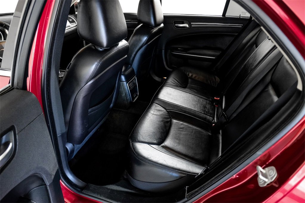 Used 2018 Chrysler 300 Touring L image 39
