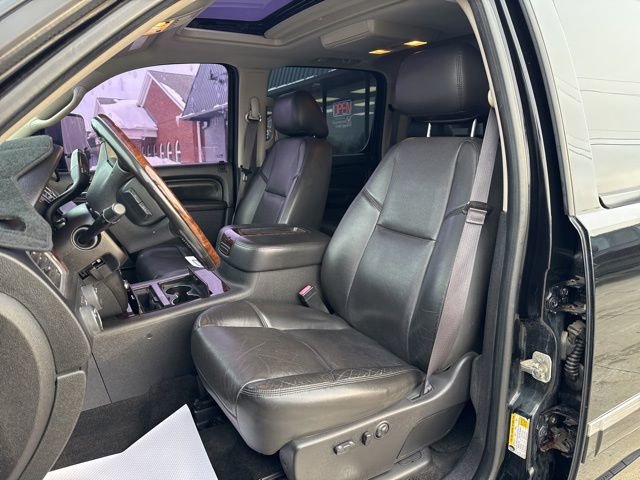 Used 2013 GMC Sierra 2500 Denali w/ Suspension Package, Off-Road image 3