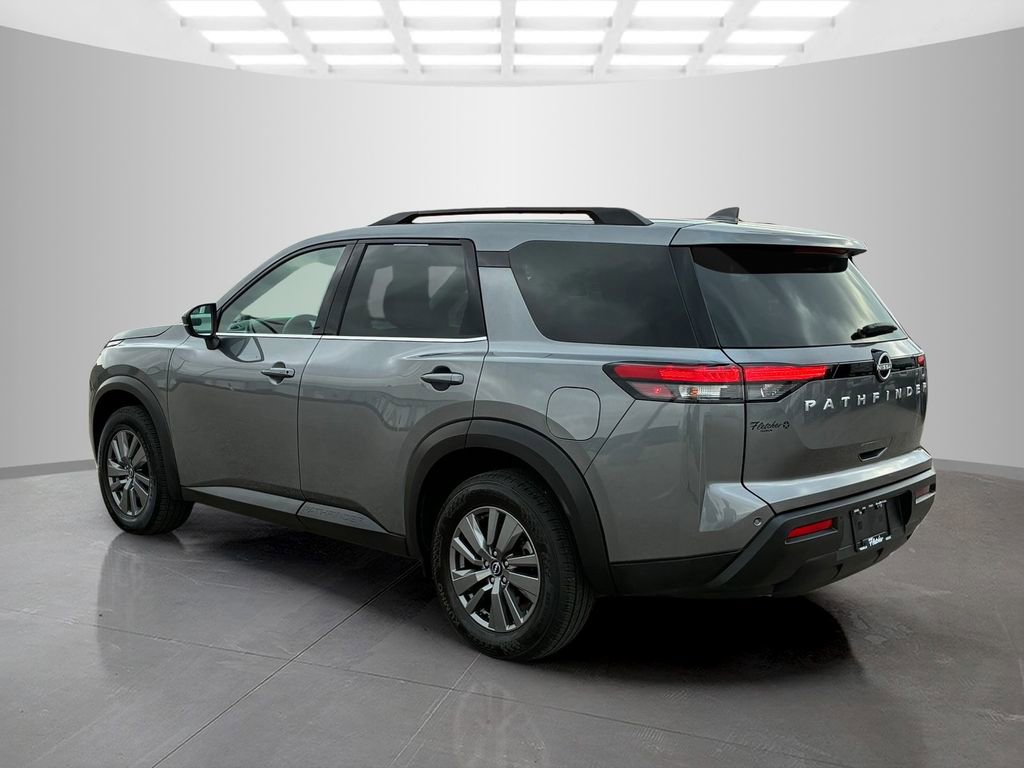 Used 2025 Nissan Pathfinder SV image 7